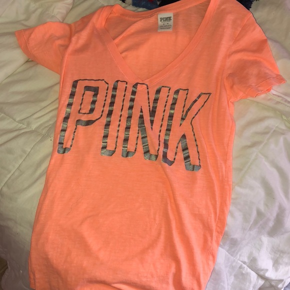 Vs Pink shirt 🧡 - Picture 1 of 1